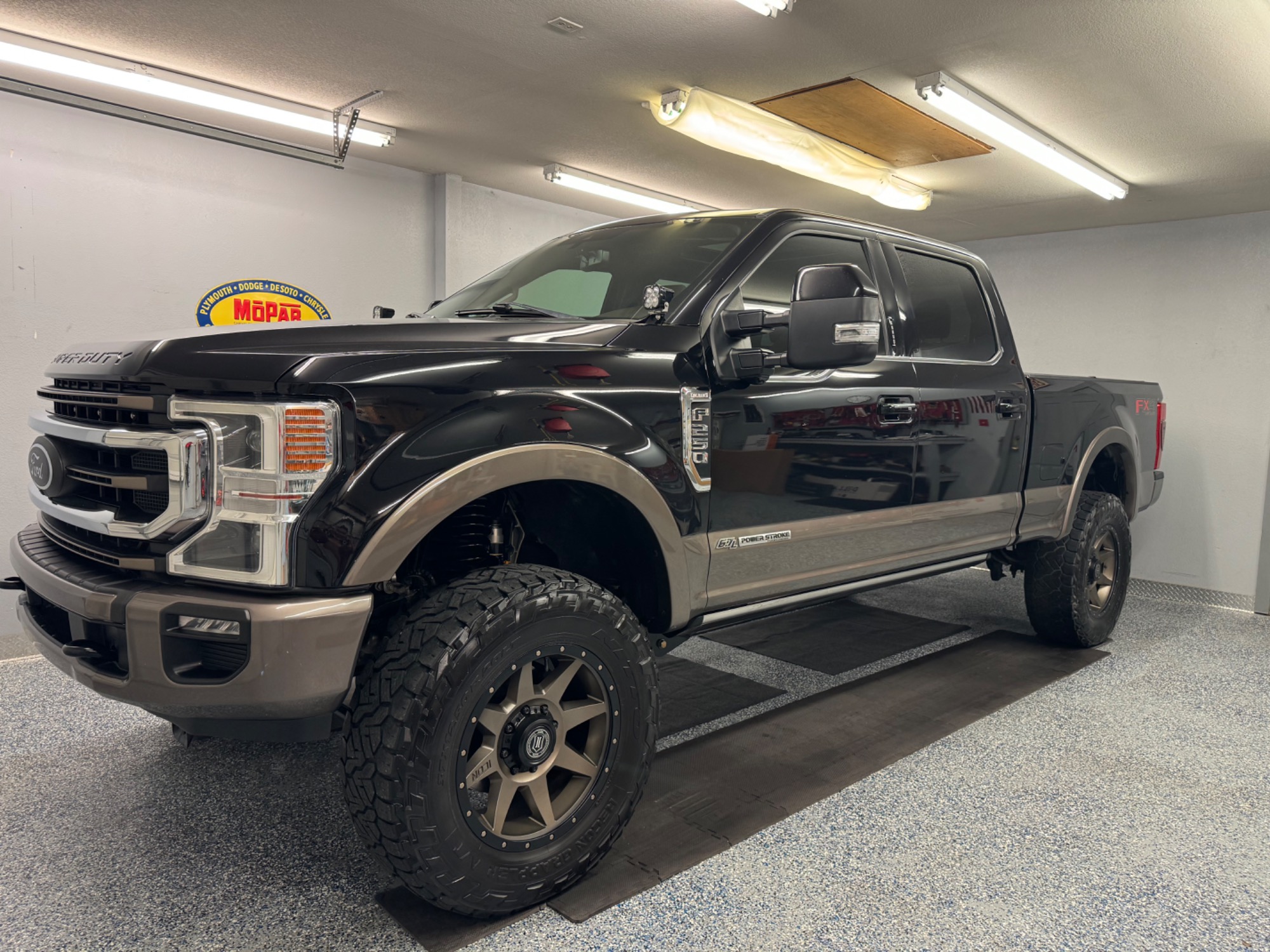 photo of 2020 Ford F-250 SuperDuty King Ranch FX4 Diesel Crew Cab 4WD Lifted Extra Clean!!!
